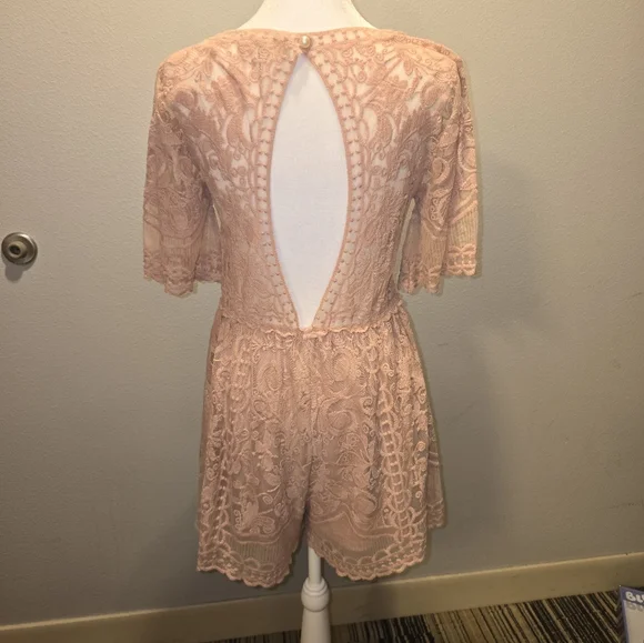 EUC Altar'd State Pink/Mauve/Dusty Rose Size Small Lace Boho Romper Cottagecore - Picture 4 of 6